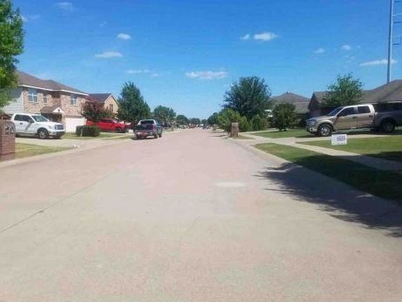 Exterior Neighborhood (street photo)