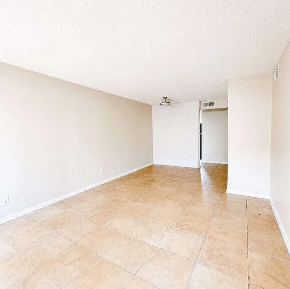 Inglewood Village Apartments — Photo 59
