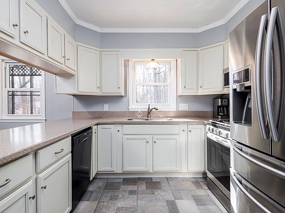 2nd image of 1046 Tanglewood Ct