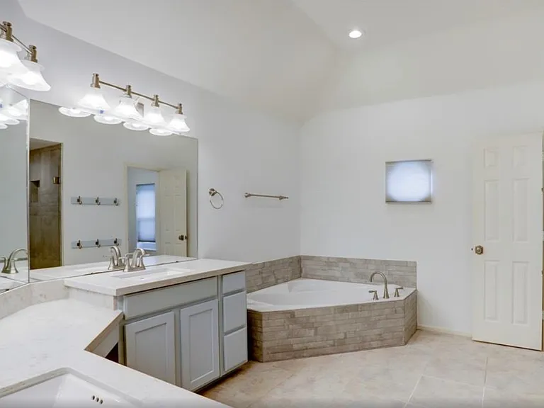 1427 Roundleaf Ct — Photo 8