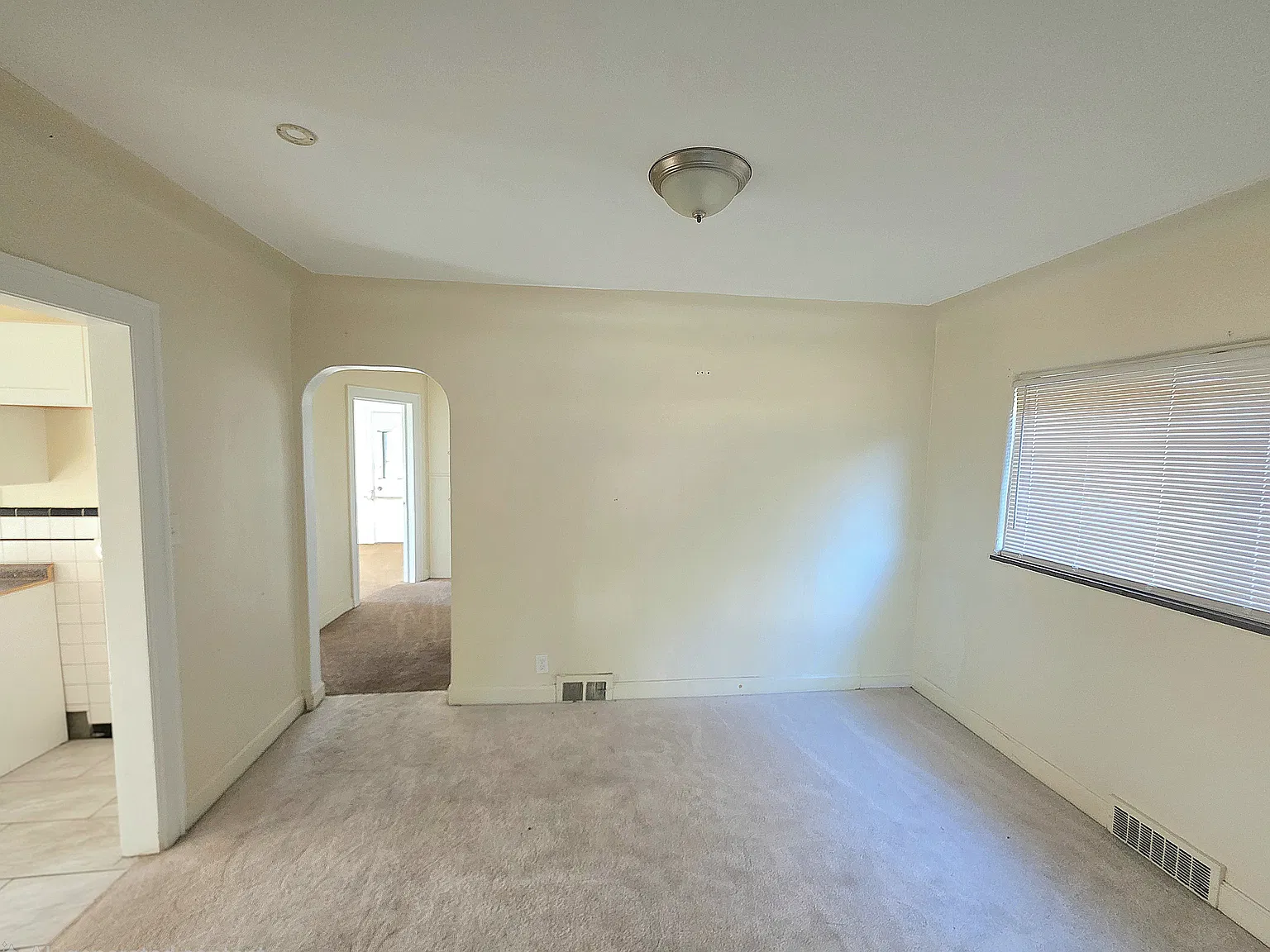 2 bed, 900 sqft, $1,000 — Photo 2