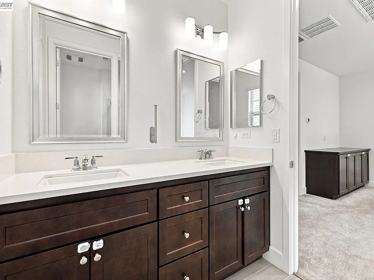 33 W Roccolino Ln — Photo 37