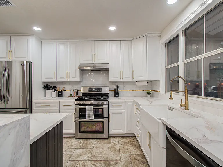 35 Alden Glen Dr — Photo 16