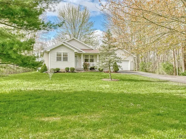 9 Gilmore Rd, Brockport, NY 14420