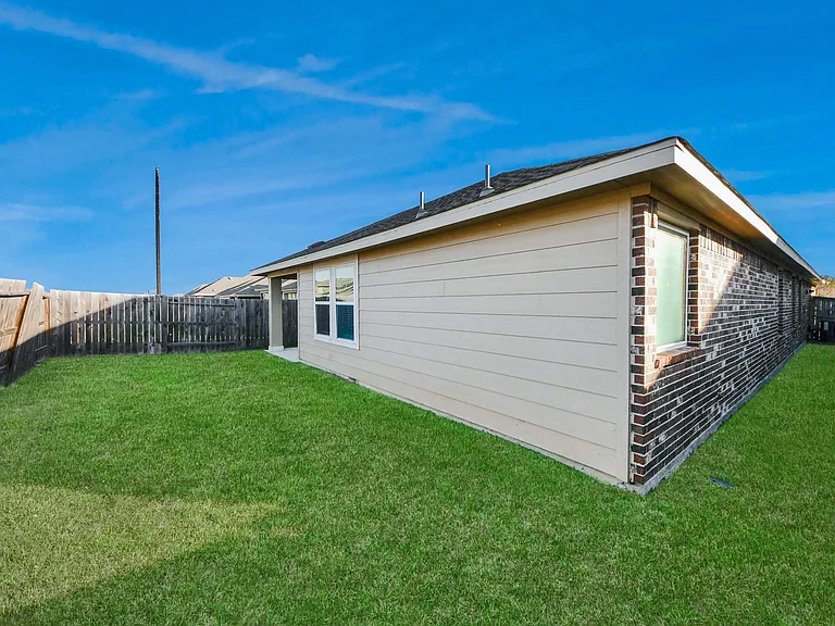 24654 Greenwood Bay Dr — Photo 41