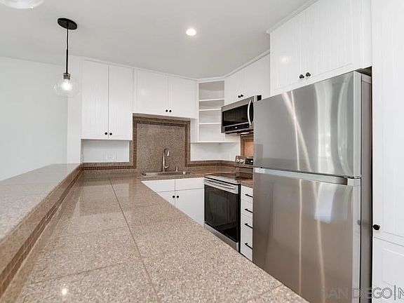 4th image of 1801 Diamond St Unit 3-219