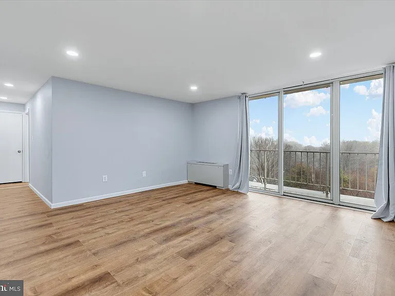 4520 King St #601 — Photo 19