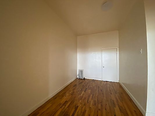 4th image of 295 Jefferson St #3RR