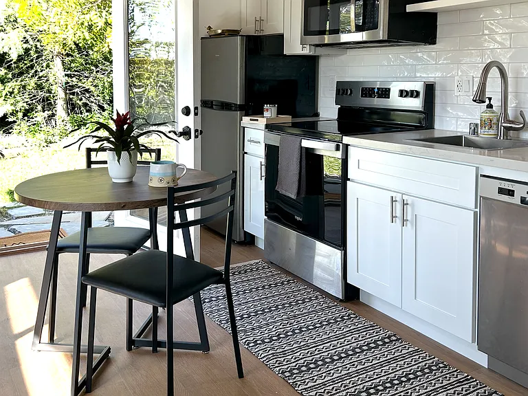 4548 Poe Ave #B — Photo 3