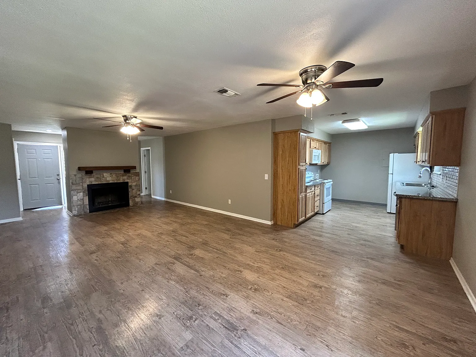 3 bed, 1405 sqft, $1,375 — Photo 4