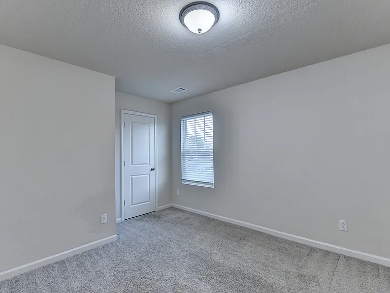 811 Independence Ave — Photo 40