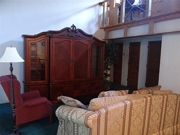 4th image of 3037 Camelot Dr #3037