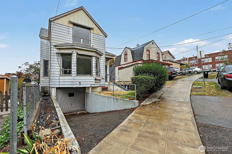 4th image of 2208 E Terrace Street