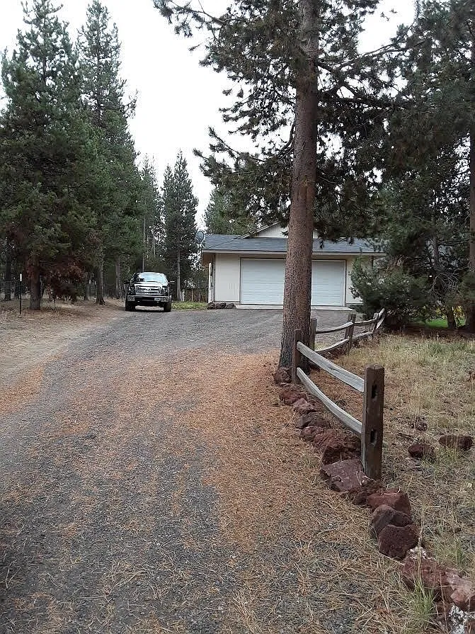 Darling house between Sunriver & LaPine — Photo 1