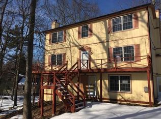 100 Overlook Ct, Lackawaxen, PA 18435