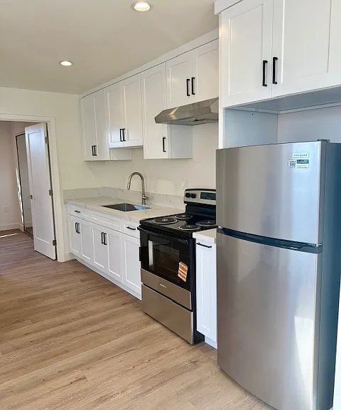1069 Sentinel Ave #1/4 — Photo 1