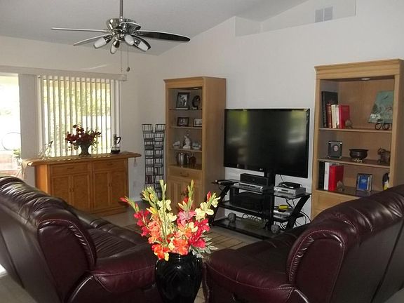 3rd image of 1322 SW Leisure Ln