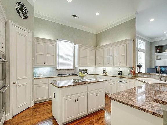 3rd image of 2612 Redding Dr