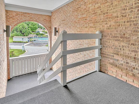 5th image of 2413 Barnside Ct