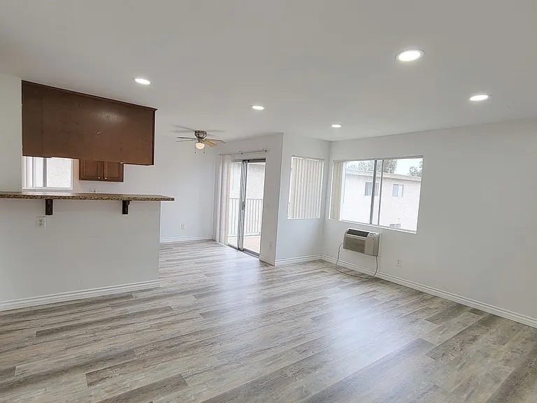 966 S Sunshine Ave — Photo 4