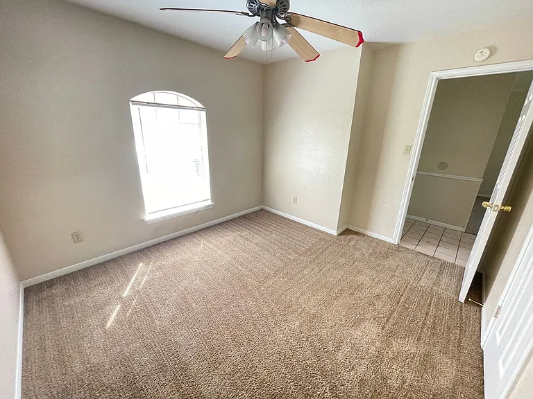 4405 Derik Dr — Photo 12