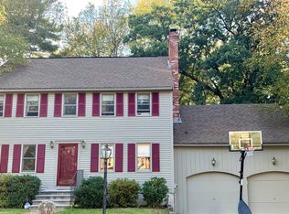 61 Lynnhaven Rd, Leominster, MA 01453