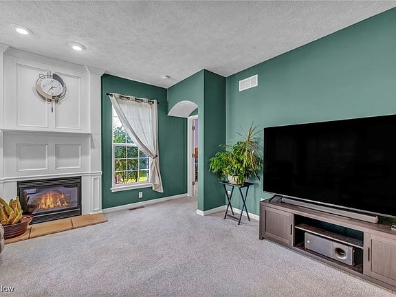 5th image of 181 Shoreland Cir