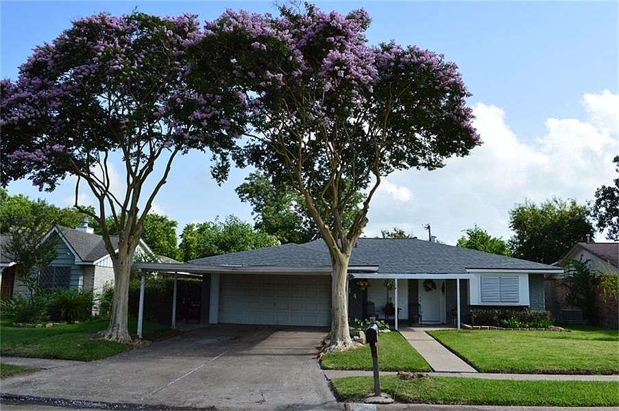 Welcome Home! Have you ever seen such beautiful Crepe Myrtles?
