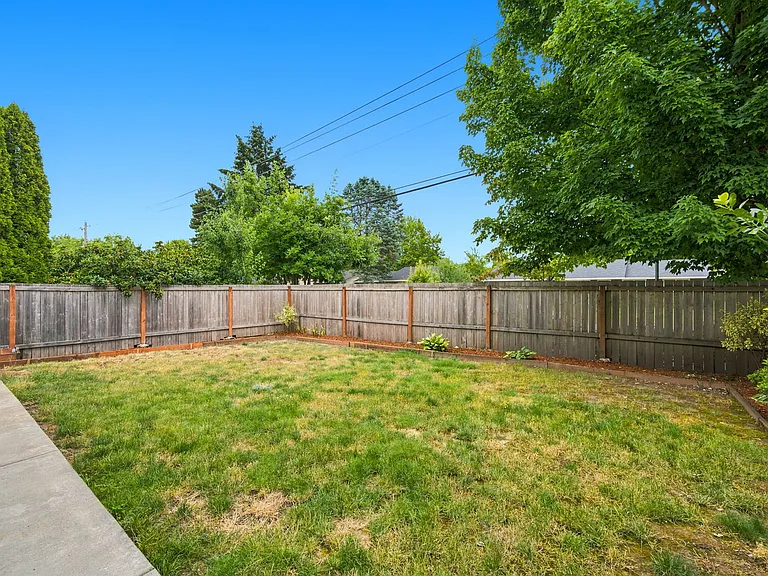 1499 NE Birkshire Ct — Photo 27