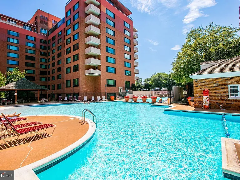 1111 Arlington Blvd #319 — Photo 41