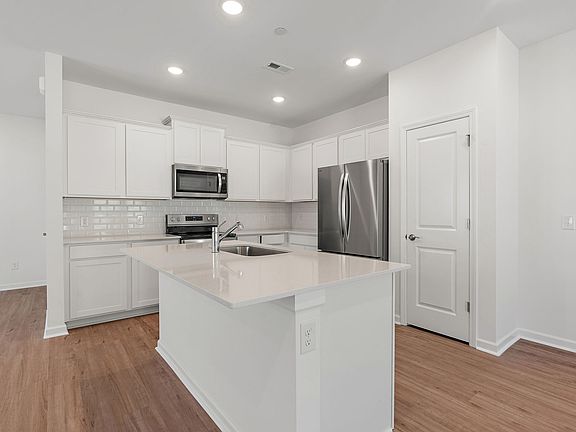 5th image of 7136 Mapleside Ln