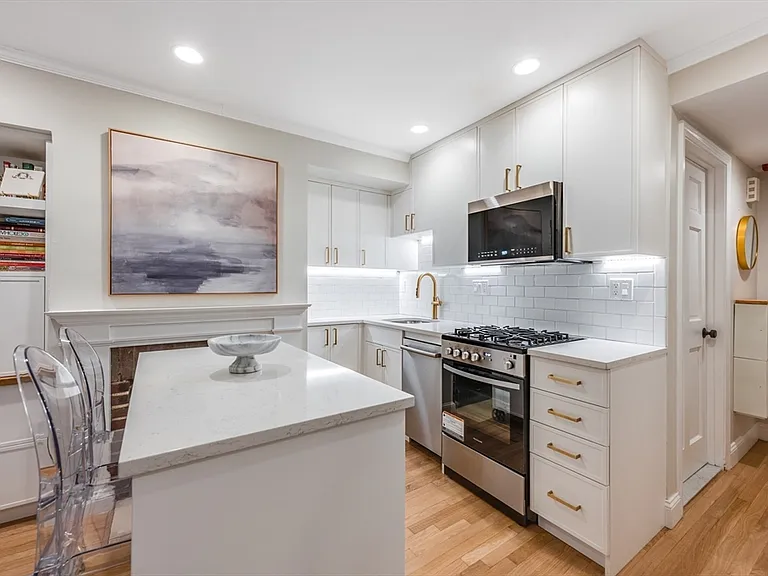 45 1/2 Garden St #45H — Photo 1
