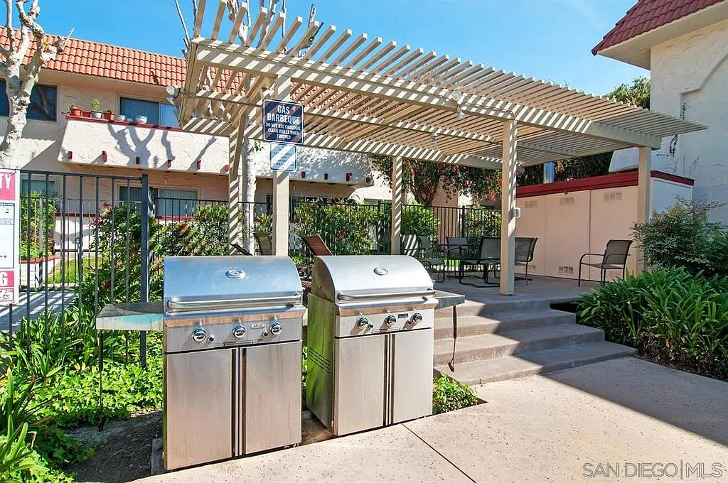 3 bed, 1200 sqft, $2,995 — Photo 4