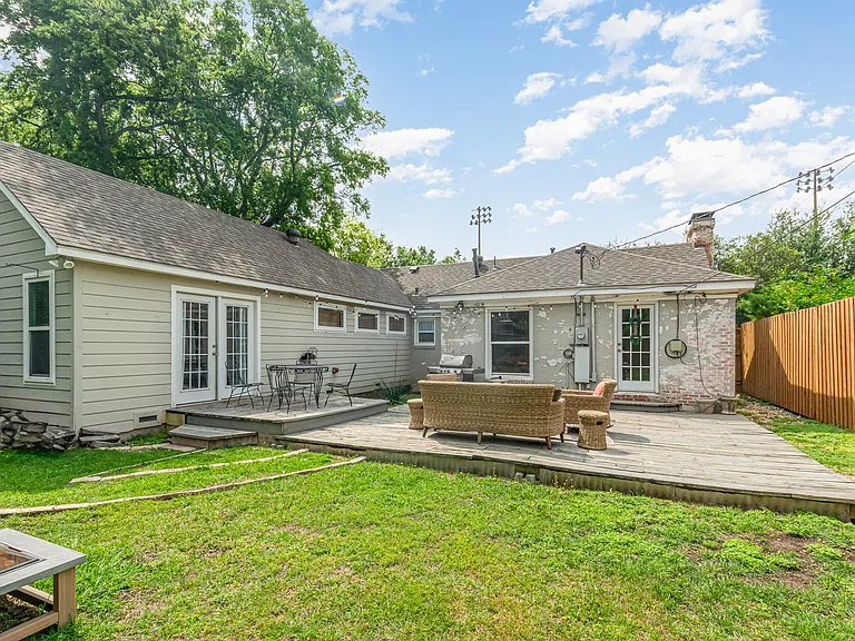 4220 Lovers Ln — Photo 26