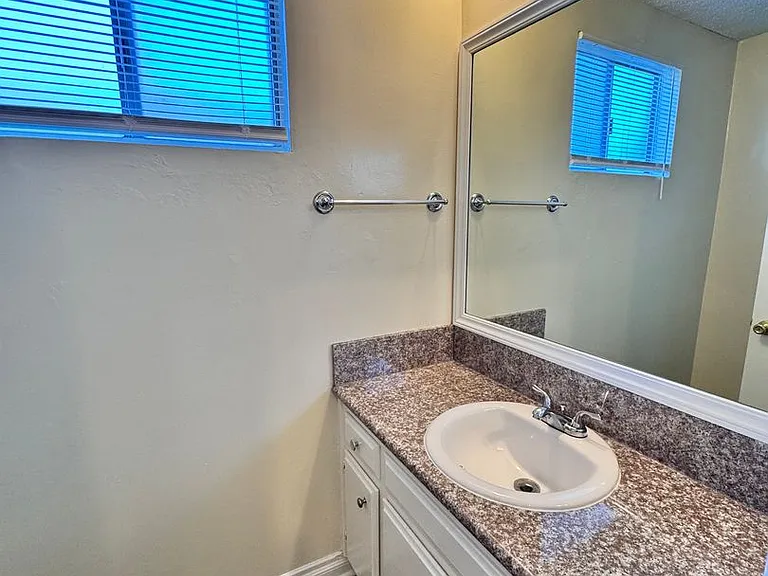 3781 Green Ave #2 — Photo 11