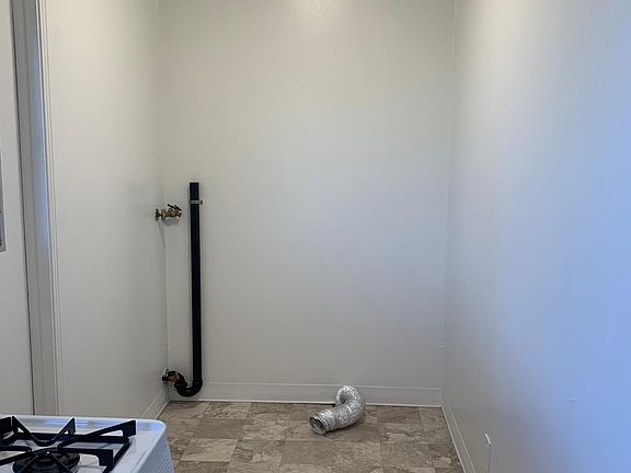 5th image of 611 N Rosemary Ln