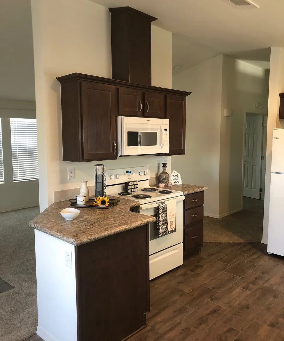 2 bed, 2.0 bath, 1447 sqft, $1,670 — Photo 3