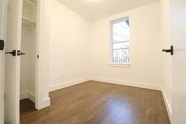 Rented by Artur Gutman, LREB | media 31