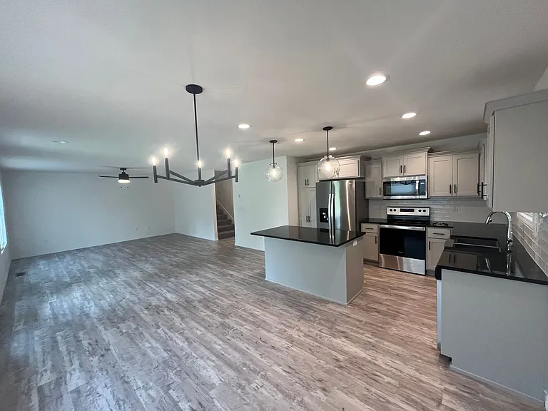 1229 E Paragon St — Photo 6