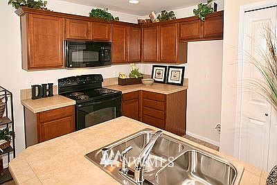 5th image of 2925 Mahogany Street NE #338