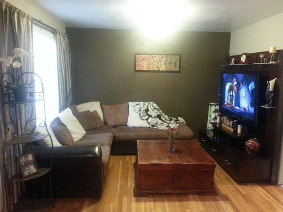 2nd image of 6 Dundee Ln