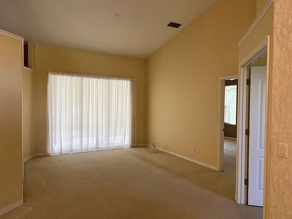 3rd image of 842 Oak Pond Dr