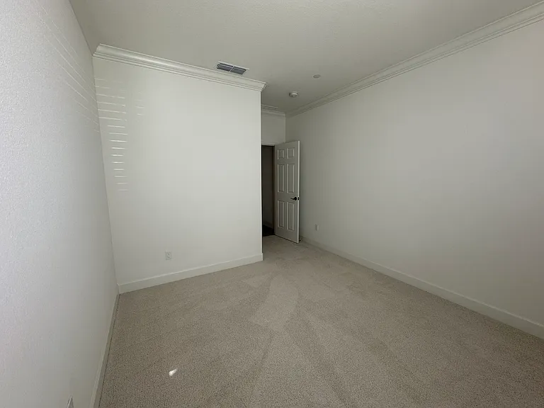 517 Central Pacific St — Photo 11