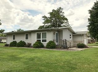 800 W Garfield Ave, Altamont, IL 62411