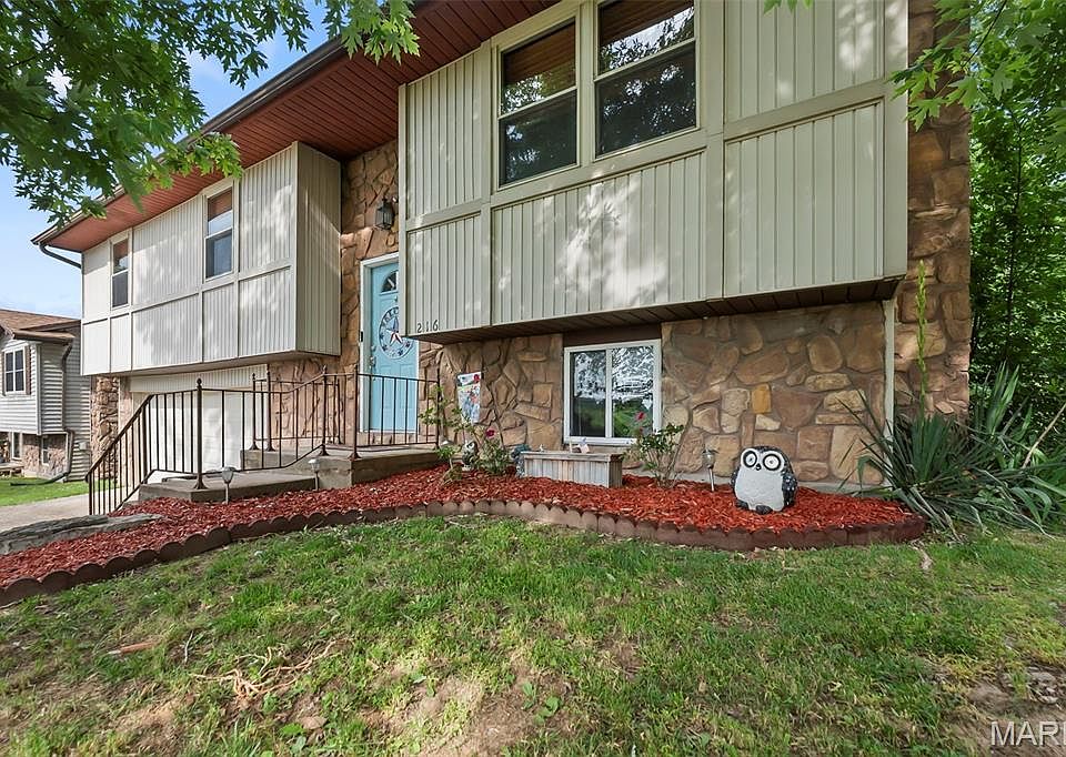 1st image of 216 S Shawnee Blvd