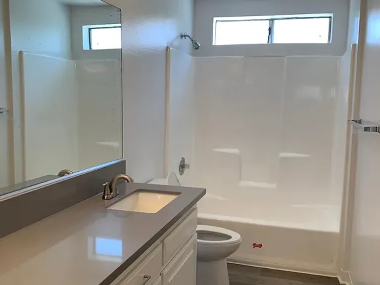 827 Glendale Blvd — Photo 9