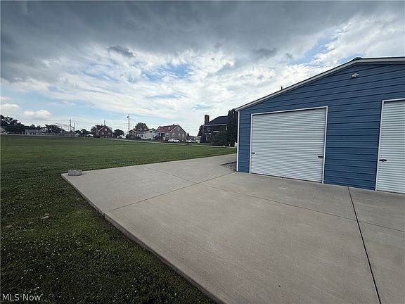 2nd image of 209 Vincent Ln
