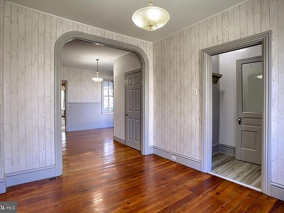 3rd image of 411 N Bedford St