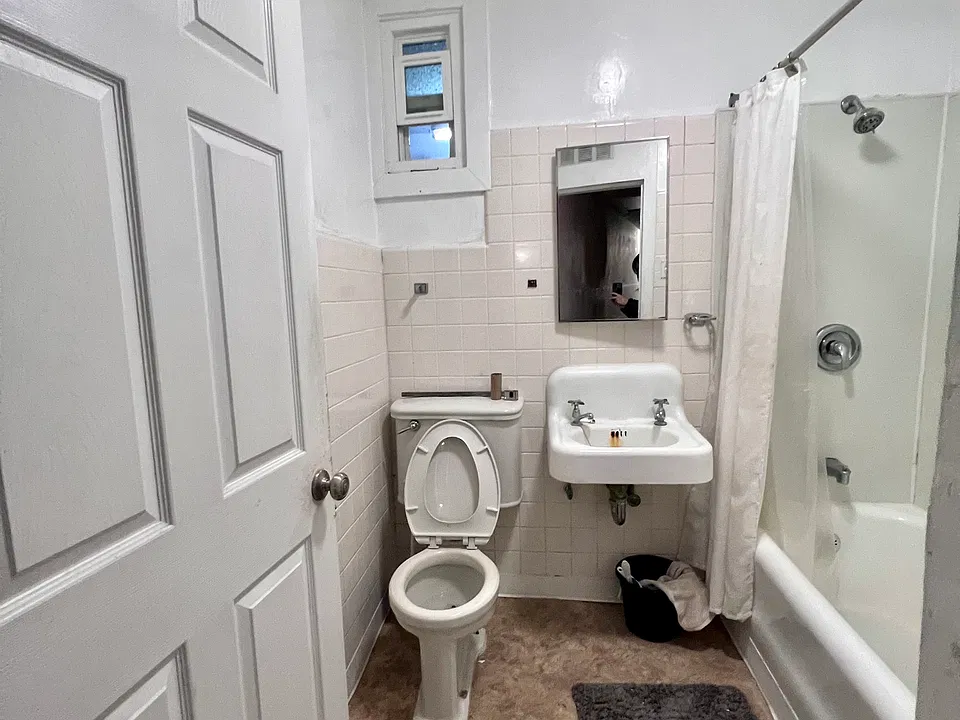 146 Gardiner Ave #3
