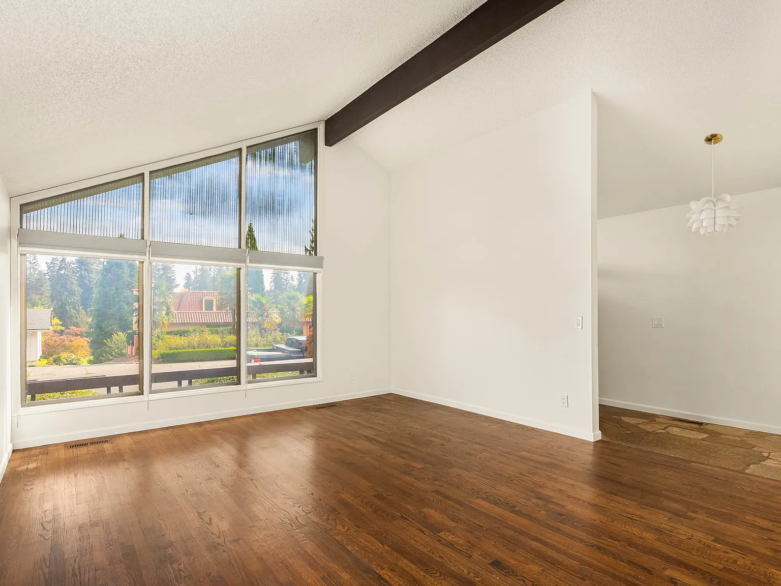4 bed, 1930 sqft, $4,850 — Photo 4